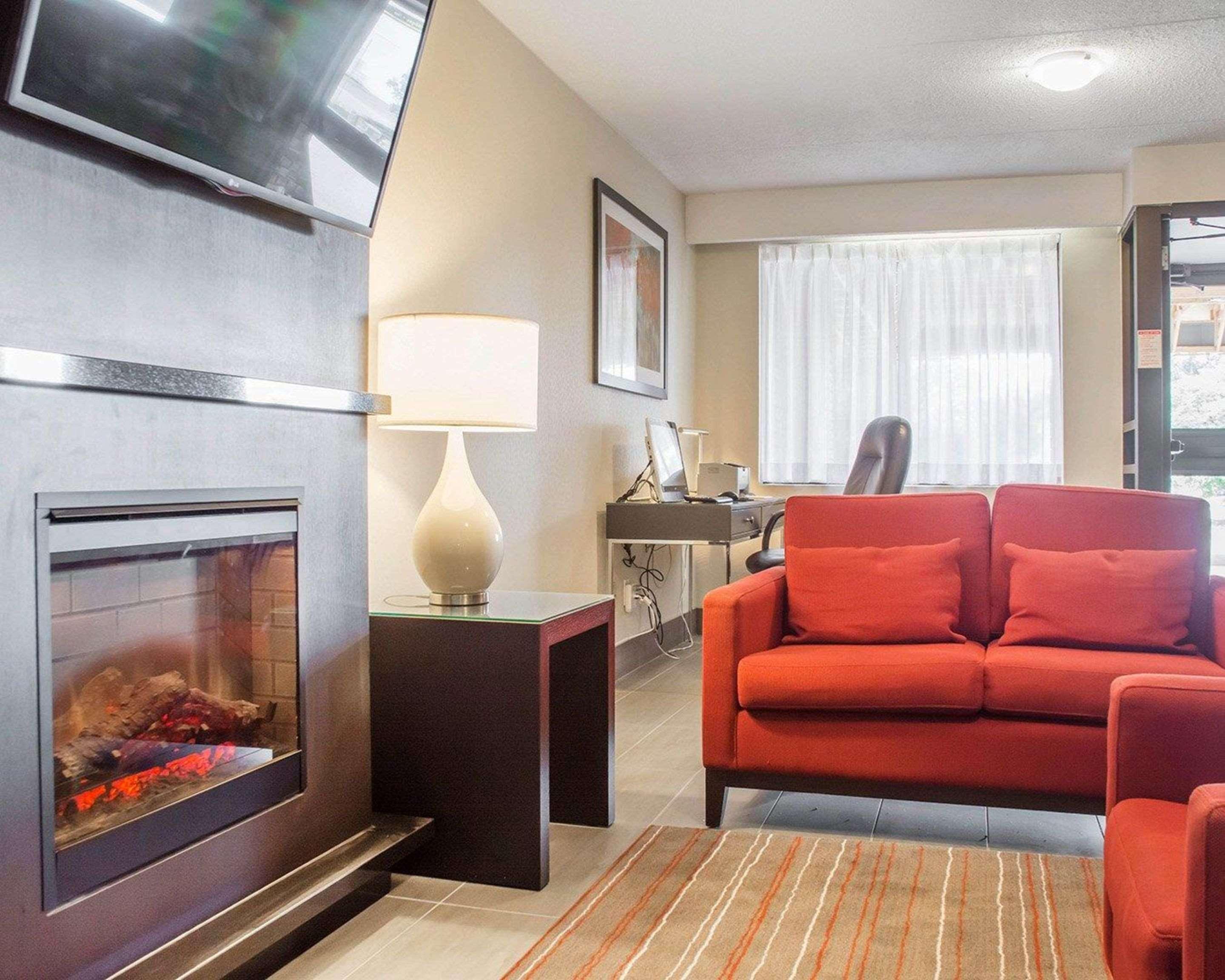 Comfort Inn Brantford Exterior photo