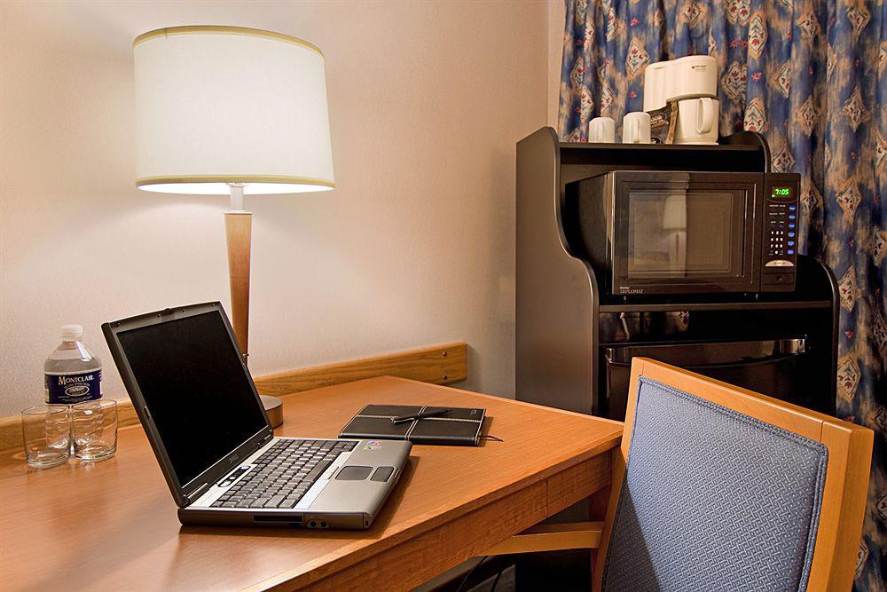 Comfort Inn Brantford Exterior photo